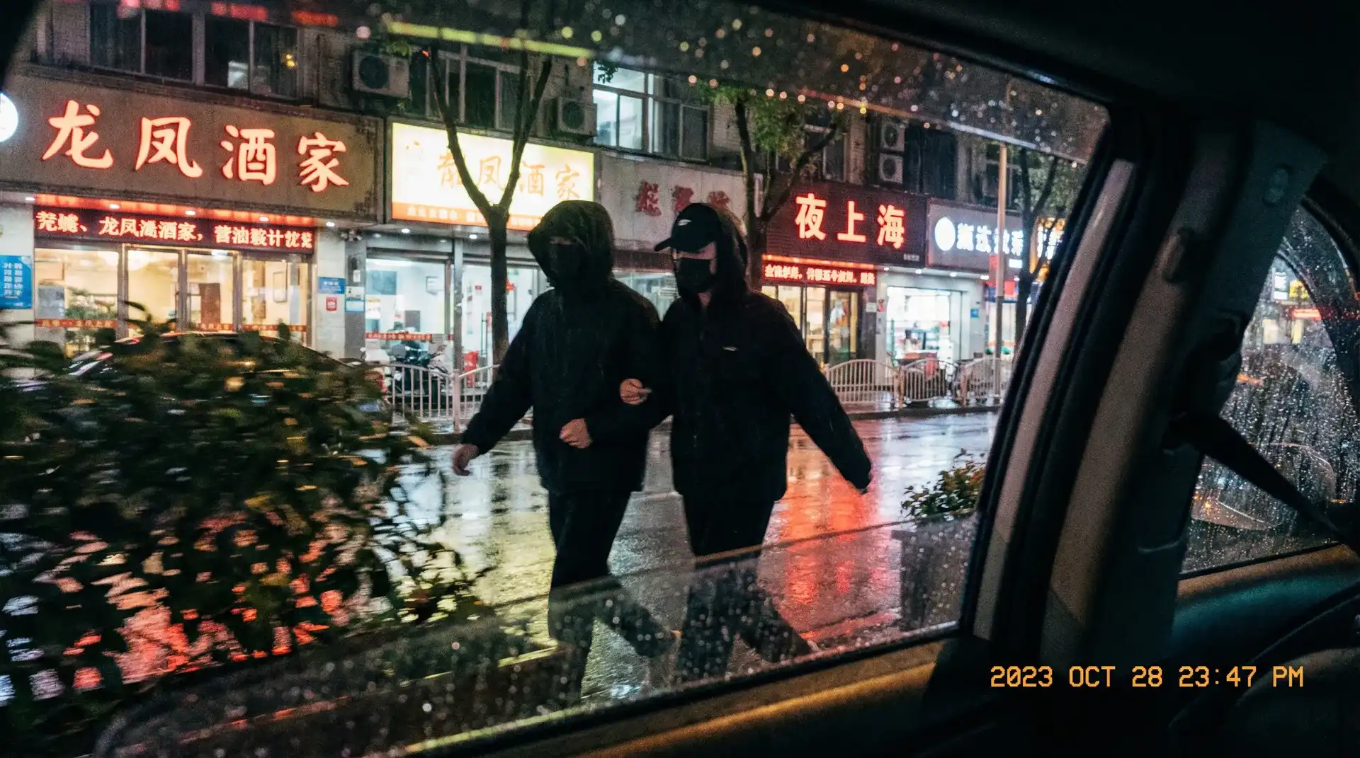 尊龙平台 - 顶流明星深夜密会现场抓拍照片